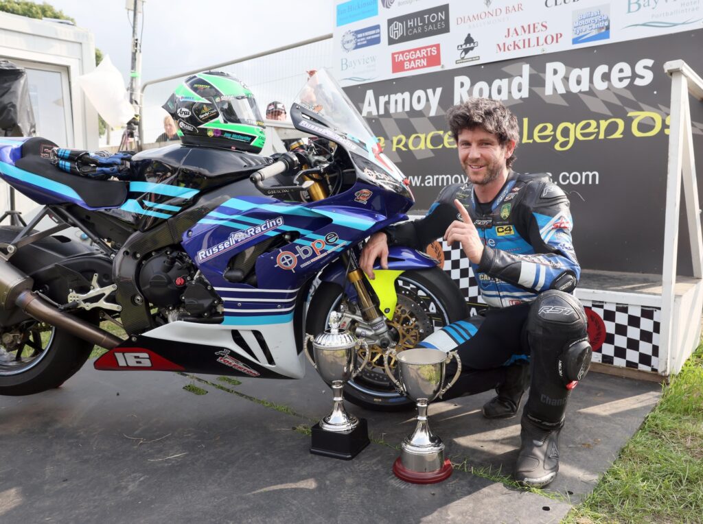 PACEMAKER, BELFAST, 25/7/2025: Mike Browne (BPE/Russell Racing Honda) celebrates winning the Race of Legends at Armoy road races with his team.
Picture by Stephen Davison