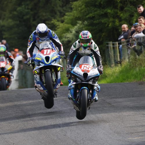 Rod Neill/Pacemaker Press 26/07/2025:  Close racing between Michael Sweeney and Conor Cummins during the Race of Legends at Armoy on Saturday. Photo by Rod Neill/Pacemaker Press